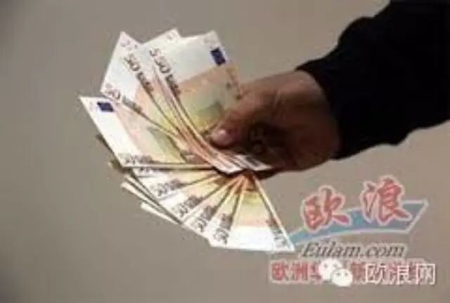 巴塞一酒鬼用假钞支付费用 被发现后调戏华人店主女儿遭驱逐