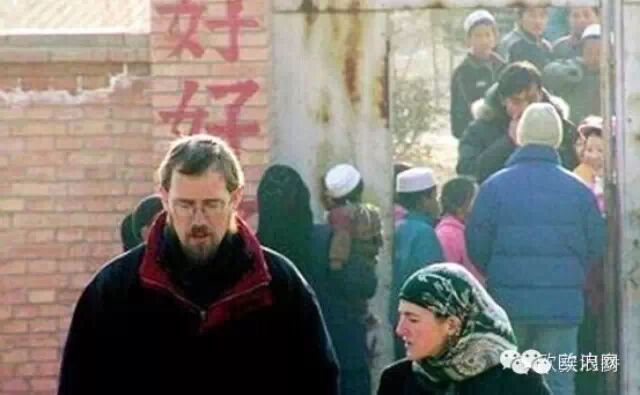 瞧这个老外都在中国干了些什么事儿！