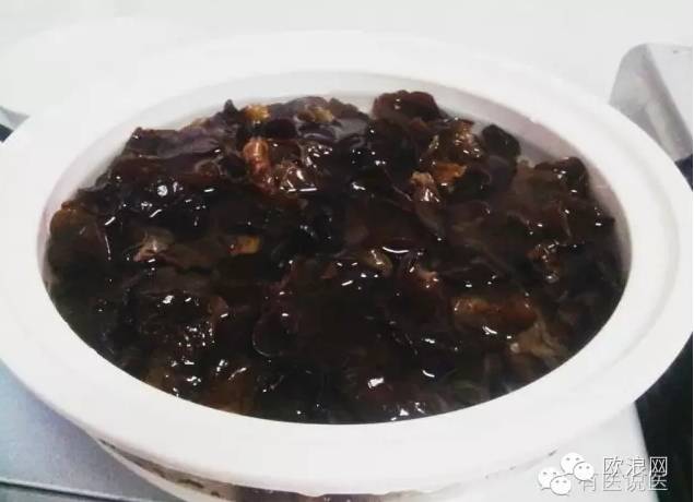 【提醒】一碗黑木耳毒倒一对夫妻，妻子至今没醒！这样做太危险！