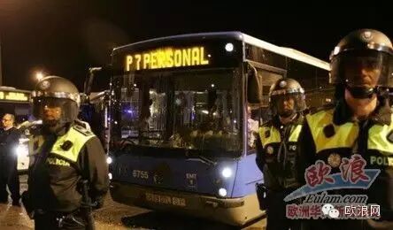 马德里警方逮捕了三名在大街上放空枪的青年
