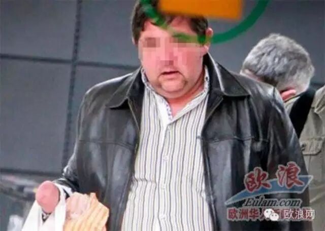 西班牙一男子到底是为了什么，他竟可以自断右手？