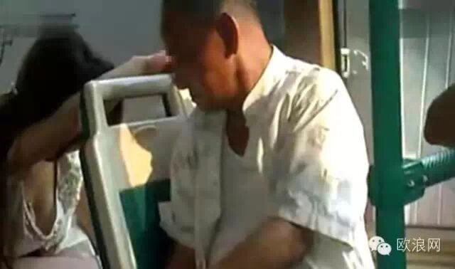 在公园里对少女自慰的老头被西班牙警方逮捕