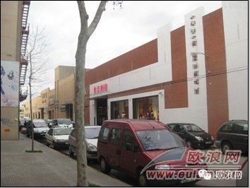 巴塞罗那警方大规模突查华商工业区引质疑