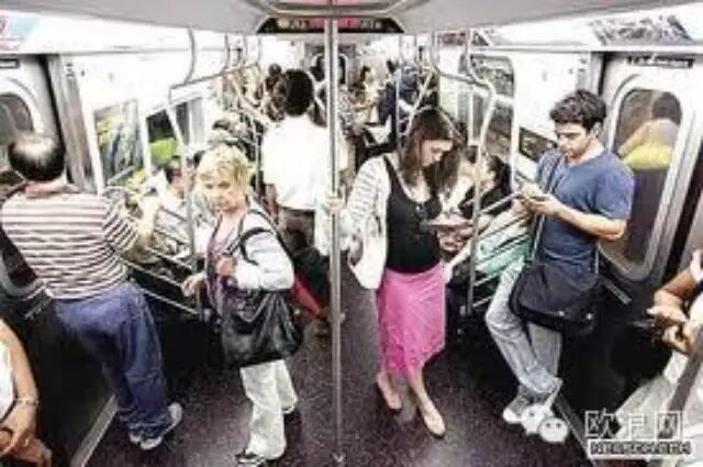 临近年末大胆小偷地铁站明抢 马德里女留学生地铁站遭遇抢劫