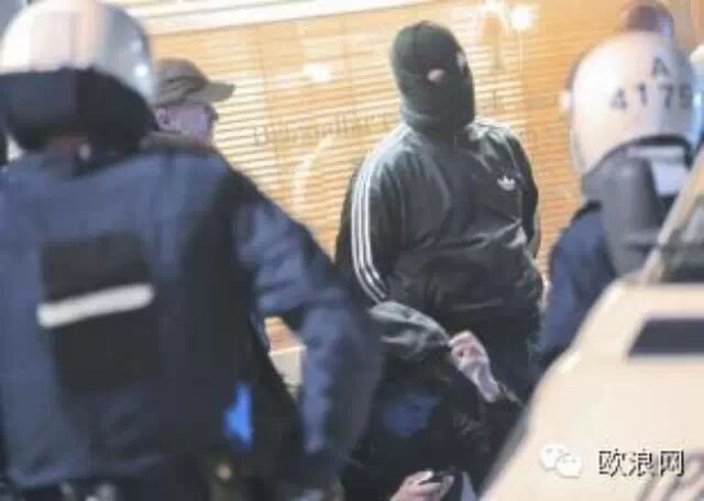 巴塞罗那一餐馆老板娘被三名蒙面人拳打脚踢