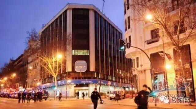 时评：为何人民党总部遭爆破袭击后人民党一律闭口不谴责？