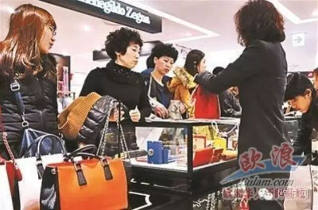 西班牙夏季外国游客刷卡消费75亿欧元 中国游客消费最高