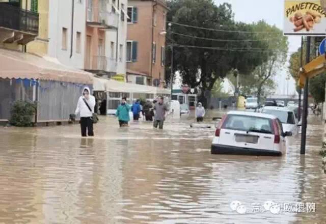注意：意大利全国拉响暴雨红色警报。罗马学校以及多个地铁站关闭。