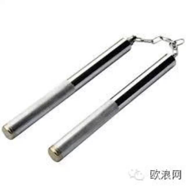 马德里仓库区严查进货华商 工具刀被罚3000 双截棍被罚6000