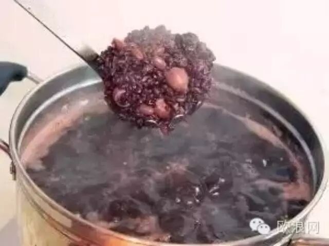 【健康】每天一碗，白头发不见了，皮肤变白皙和光滑，气色也好了~