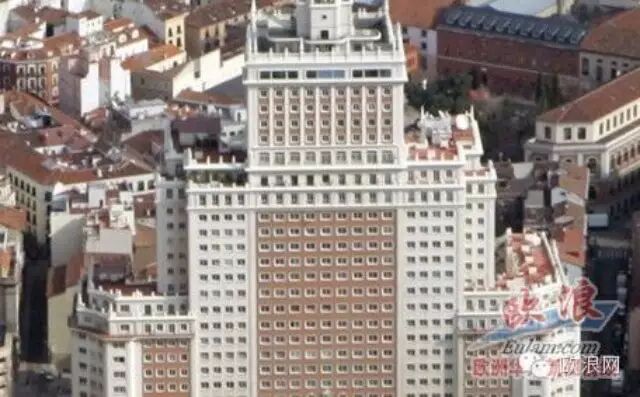 西班牙民族低下高傲的头颅 只为中国游客口袋里的钱！