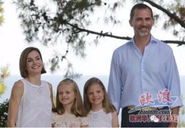 今年，西班牙国王在平价中餐馆庆生吹蜡烛