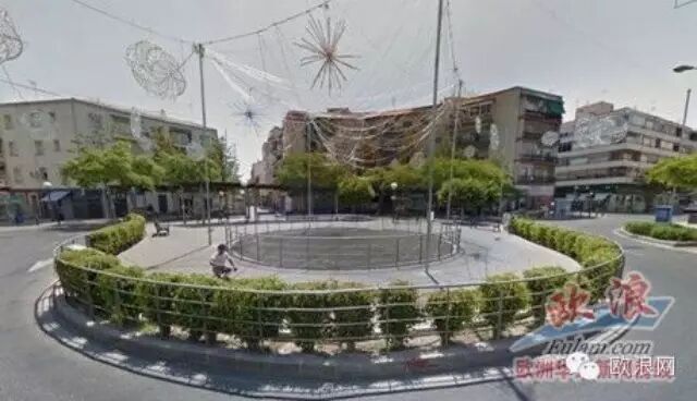 阿里坎特女子从阳台坠落 砸死路人