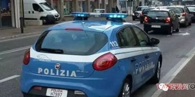 本土意大利人也开始抢劫了 你让中国人怎么活~~~