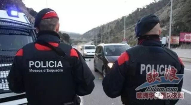 西班牙居民集体抵制警察逮捕犯人 可见警察在民众心中形象