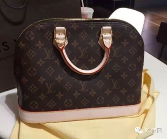 气愤：一华人在意大利米兰LV专卖店买到假货，反被咬调包。