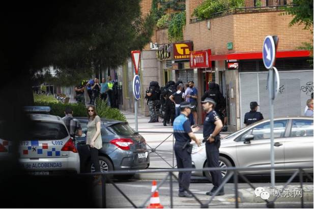 一名警察在马德里Alcobendas中餐厅内自杀身亡