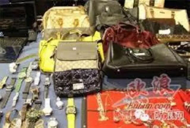 塞维利亚抓获专门抢劫华人食品店、百元店、酒吧的犯罪团伙
