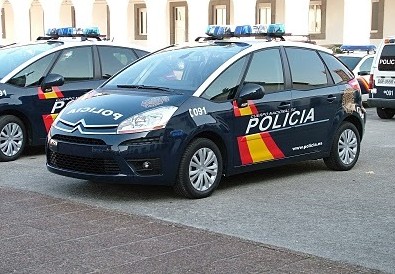 警方在马德里逮捕两个用“美人计”洗劫老人的女子