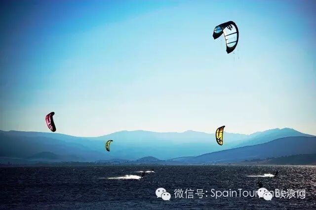 离大海数公里外的“西班牙海滩”