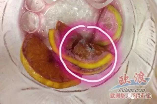 中国人在马德里火腿连锁店果酒里喝出发霉柠檬 店方百般狡辩