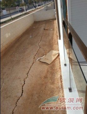 西班牙华人数十万欧元购豪宅 岂料成“危房”