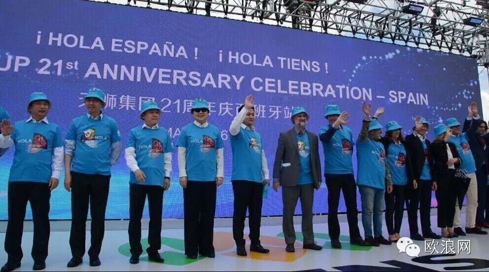 《世界报》名记批天狮集团旅行团后遭到西网友抨击 “脑子有病的记者才会写这种种族歧视的东西！”