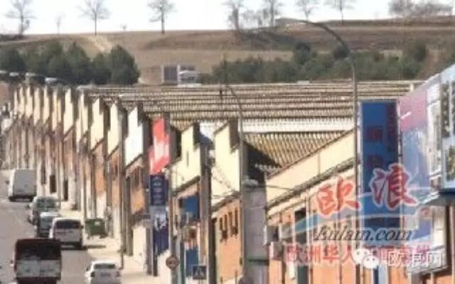 马德里仓库区华商遭黑人抢劫团伙洗劫 光天化日搬走密码箱