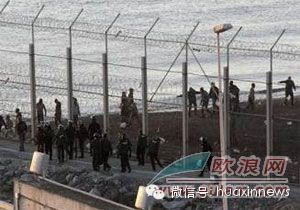 偷渡移民下水逃命时被西班牙宪兵橡胶子弹射击 14人死亡