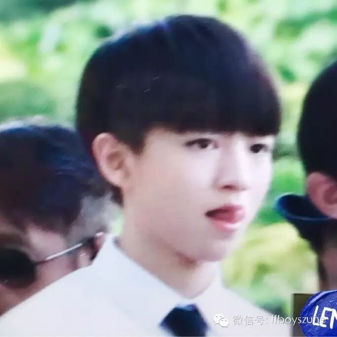 王俊凯 小舌头犯规啦