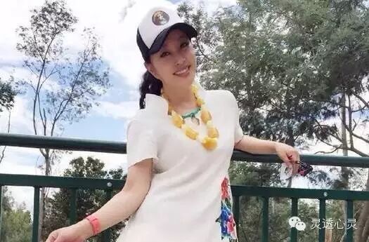 刘晓庆爱琥珀,爱得如此美好!