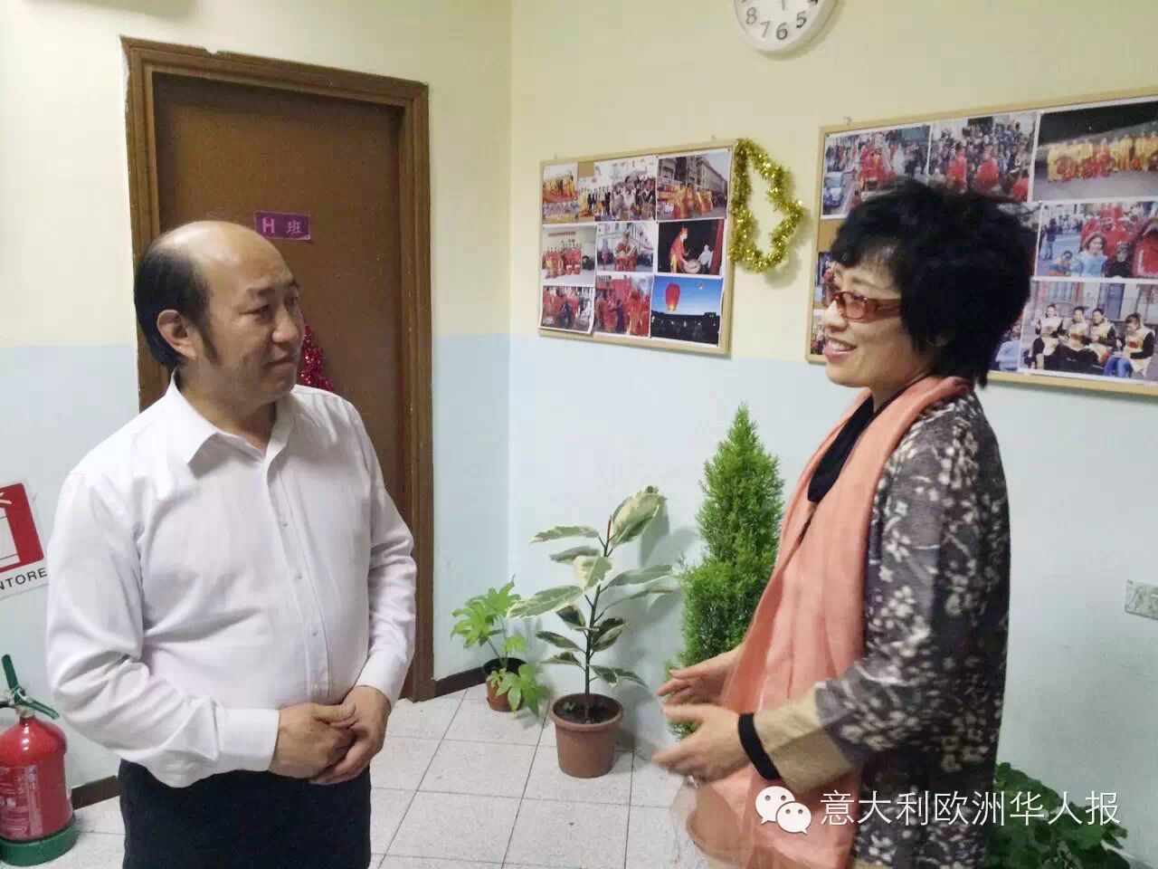 王冬总领事等慰问米兰华文学校师生