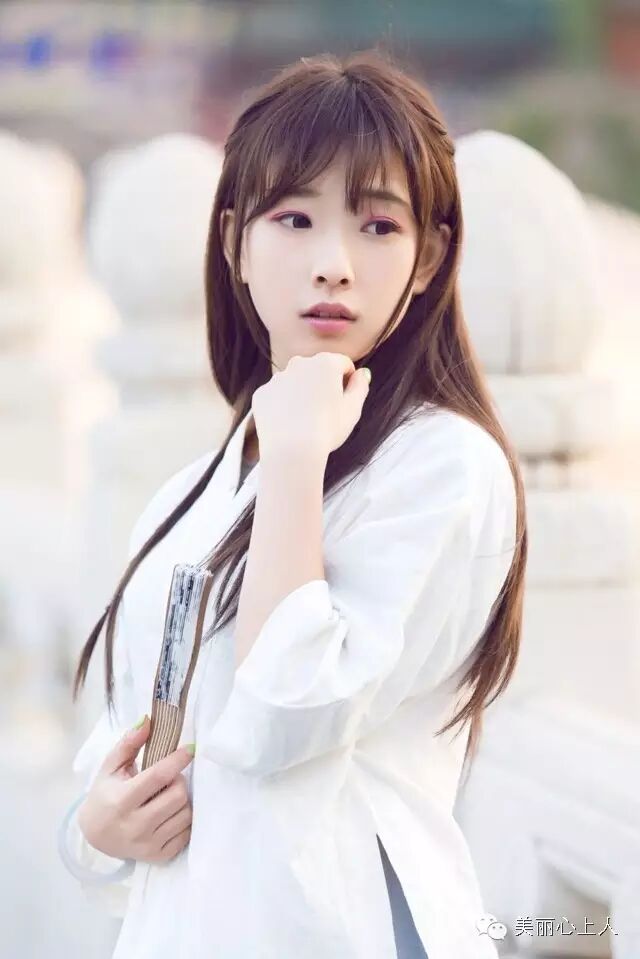 清纯可爱何曼婷古风唯美写真11p