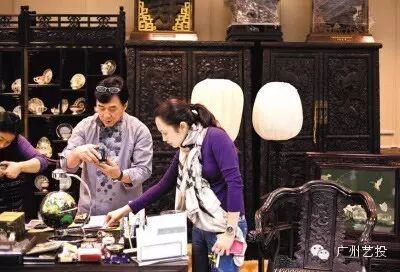 成龙的收藏品塞满8个仓库 ‖ 看看大腕都收藏些什么?