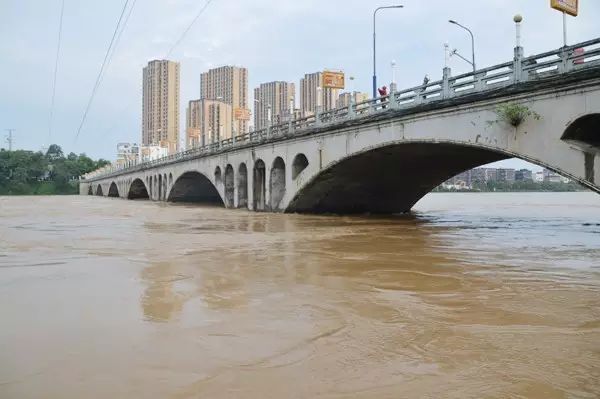 6月20日昌江河水泛滥