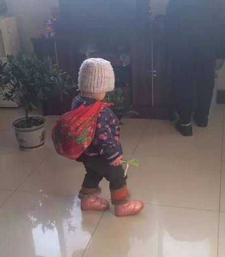 【惊呆】“熊孩子”担心父母生二胎 居然离家出走了~-怀孕期