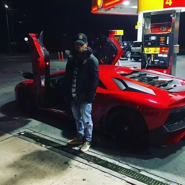 明星球鞋上脚—Chris Brown