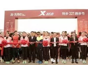 谁更帅?特步老大丁水波和谢霆锋跑姿大PK!