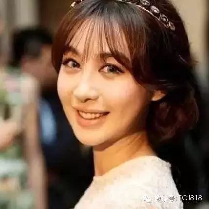 李菲儿裙子滑落G奶尽露,揭秘当年与黄晓明分手内幕.