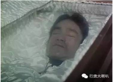 【狗仔追踪】实拍巨星李小龙葬礼现场老照片