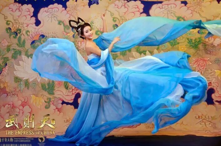 为什么这么多女生都学范冰冰当女王?这就是真相!