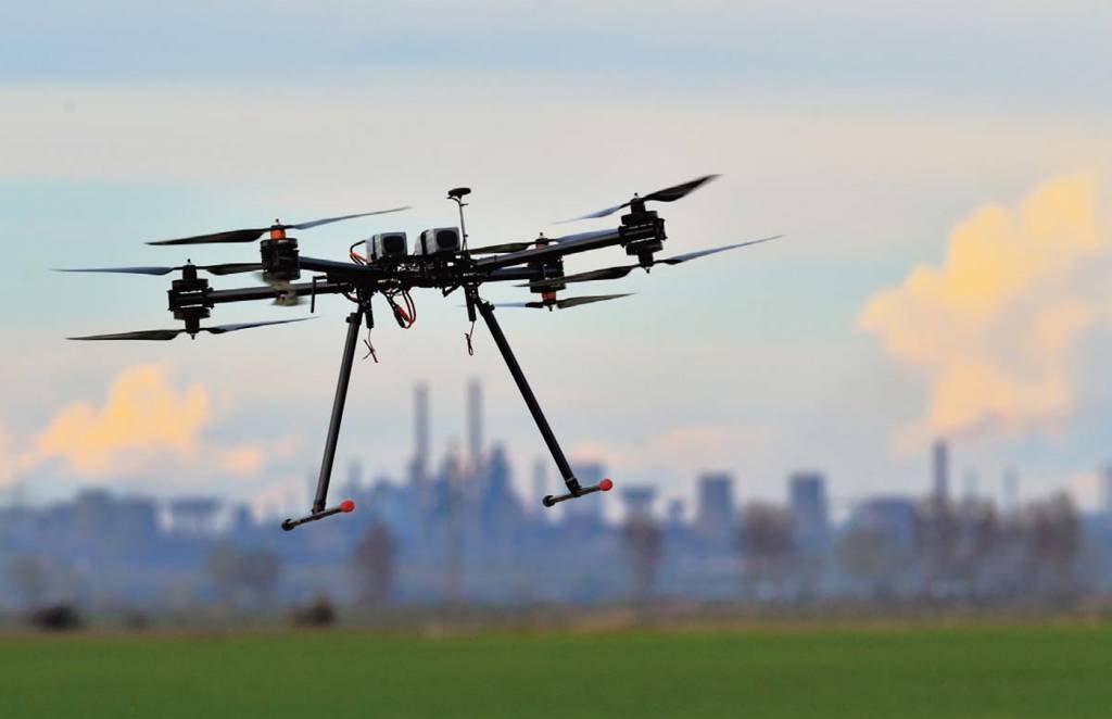 無(wú)人機(jī)微型化不用遙控器成行業(yè)趨勢(shì)，