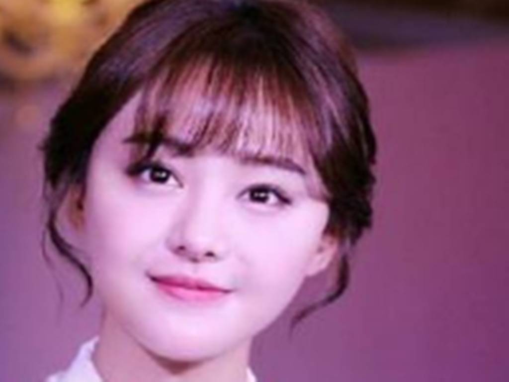 郑爽、吴倩、黄灿灿...从校花到女神,只需一部偶像...
