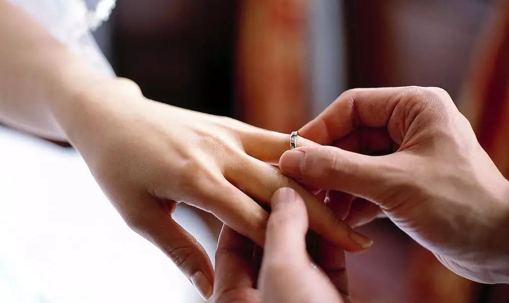 黄晓明教主办的婚礼,但主角不是Anglababy