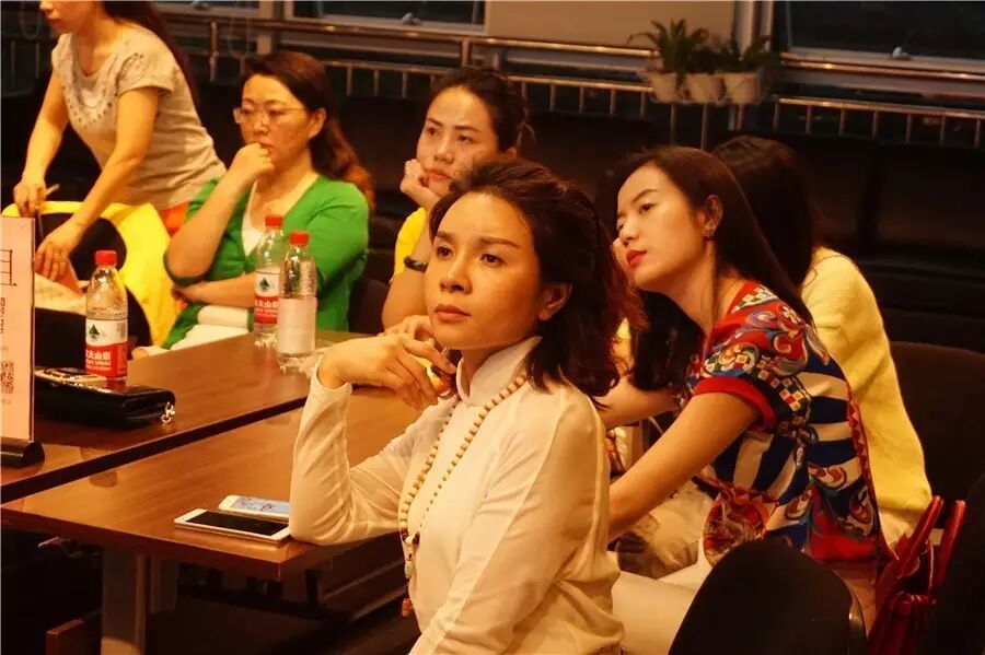 如何安排不同场合的座次