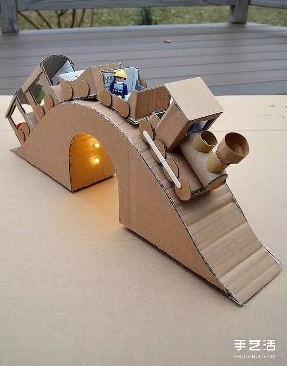 创意手工硬纸板玩具模型图片 大树飞机小船火车桥梁