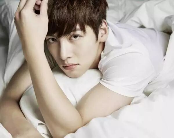 扒扒李易峰宋仲基鹿晗等老公的床照,GD和TOP在一起吧!