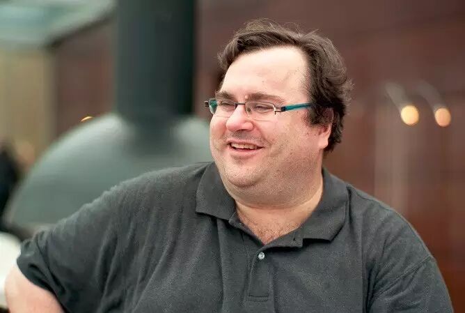别看他不修边幅，人家可是身家几十亿的硅谷教父