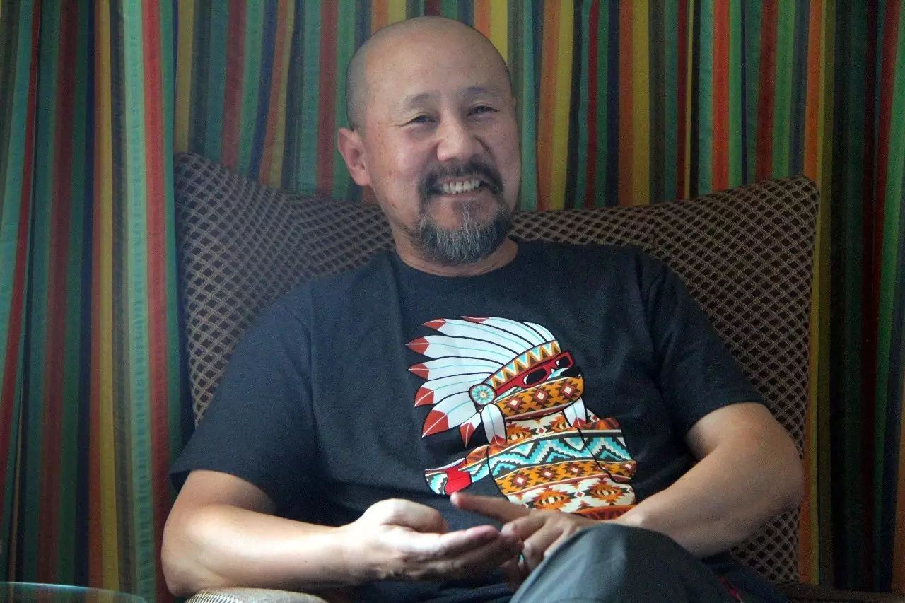 腾格尔原来是一个非常内向胆小的人,告诉你一个别样的腾...