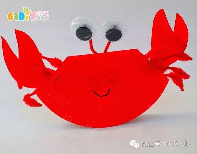 材料:10个一次性勺子、一个一次性泡沫碗 幼儿园大班手工教案:废旧物制作-螃蟹 活动目标 对利用废旧物品做做玩玩感兴趣 会根据各种废旧物品的特点制作螃蟹 能大胆地表现各种动态的螃蟹 重点难点 重点:能选用合适的材料做螃蟹 难点:正确表现螃蟹的身体与脚的连接 活动准备 经验准备:了解螃蟹的特征 物质准备:范例、各种废旧物品及辅助材料,积木搭的蟹塘 活动过程 一、引导幼儿观察蟹塘,激起兴趣 1.请幼儿说说螃蟹的外形特征。 2.欣赏范例,并组织幼儿讨论:可以用哪些材料做螃蟹?